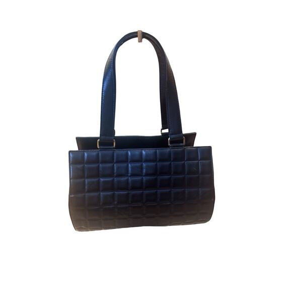 Authentic Chanel Vintage Quilted Barrel Bag - Serial 7268481 (2002-2003) - Picture 2 of 15